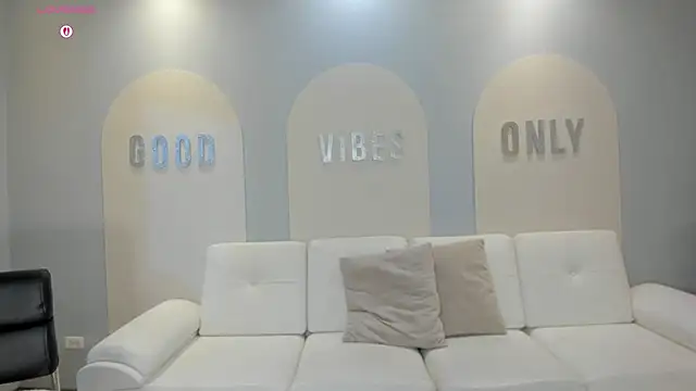 VeronicaBlue online show from December 15, 2025, 10:19 am