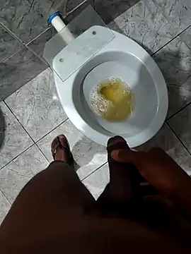 Gustavomoreno19 online show from September 15, 2025, 10:37 am