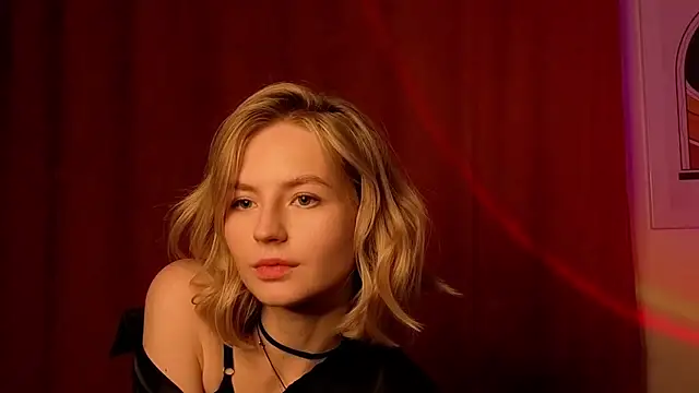 Snapshot of Sunshine_Angell chatting on December 19, 2025, 2:35 pm Sunshine Angell online show from December 19, 2025, 2:35 pm