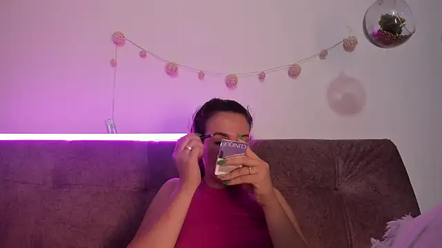 Snapshot of katalella_brown1 chatting on October 3, 2025, 11:40 am katalella brown1 online show from October 3, 2025, 11:40 am