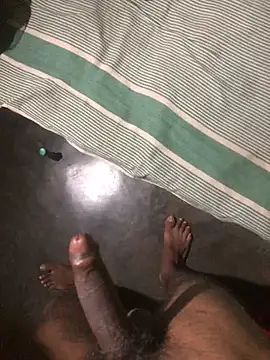 kavi1q1 online show from April 16, 2026, 9:39 pm