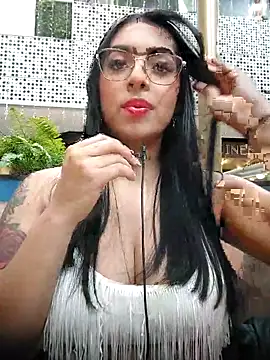 Snapshot of Linda_Saenz_ chatting on November 21, 2025, 8:40 pm Linda Saenz online show from November 21, 2025, 8:40 pm