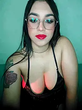 Snapshot of Linda_Saenz_ chatting on December 18, 2025, 6:30 am Linda Saenz online show from December 18, 2025, 6:30 am