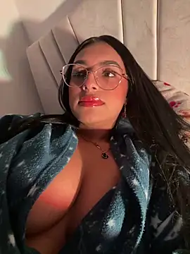 Snapshot of Linda_Saenz_ chatting on June 7, 2026, 7:56 am Linda Saenz online show from June 7, 2026, 7:56 am