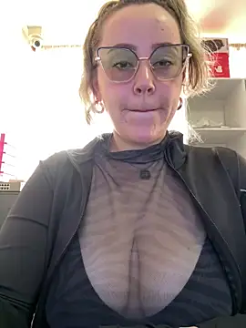 CurvyLust x online show from February 9, 2026, 3:38 pm