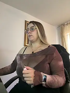 CurvyLust x online show from May 21, 2026, 1:51 pm
