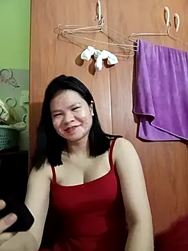 emyeuhss online show from October 12, 2025, 4:06 pm