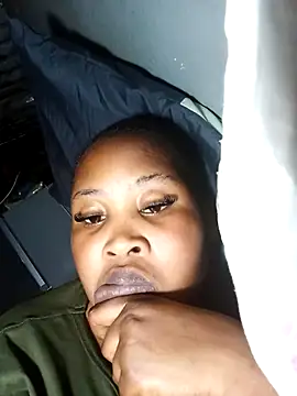 OCEANSQUITERXXX online show from October 31, 2025, 5:14 pm