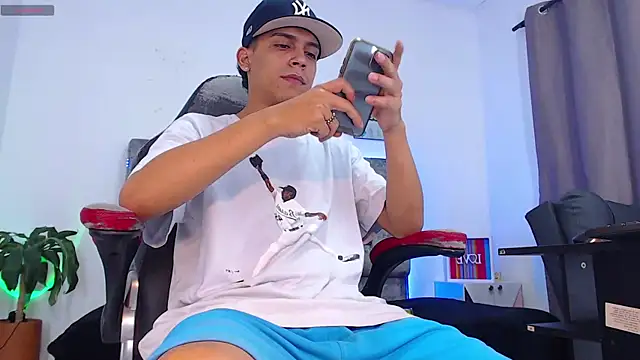 david santos16 online show from November 9, 2025, 4:44 am