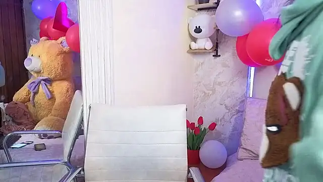 VioletxBloom online show from February 17, 2026, 3:40 pm