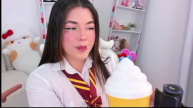 dolce antonellaa online show from February 18, 2026, 3:24 am