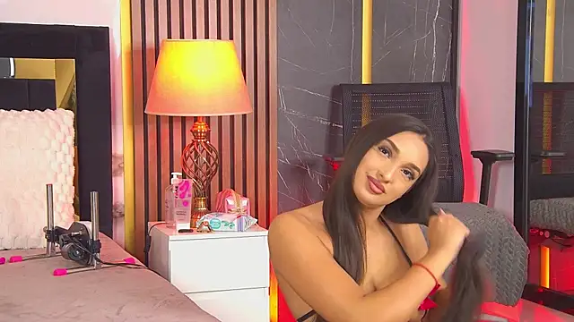 Kimberlymav online show from May 18, 2026, 2:12 pm