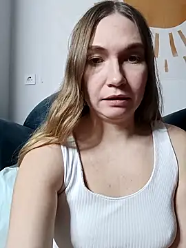 KisaVixen online show from December 15, 2025, 4:22 pm