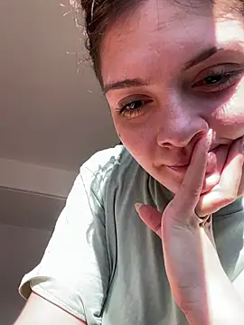 Danielaeliana online show from May 23, 2026, 5:28 pm
