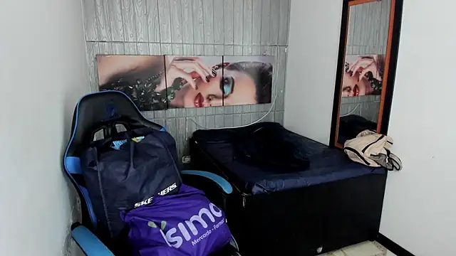 alison moon7 online show from October 2, 2025, 12:01 pm