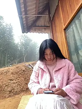 EmLy02 online show from December 4, 2025, 1:04 am