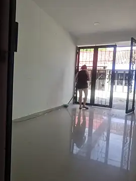 Nina vallon online show from November 4, 2025, 1:21 pm