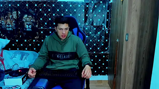 javiersexymann online show from December 17, 2025, 12:16 am