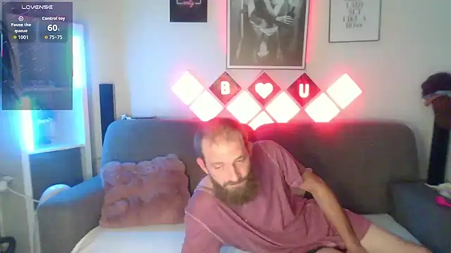 XBellaXundXUweX online show from November 6, 2025, 7:37 pm