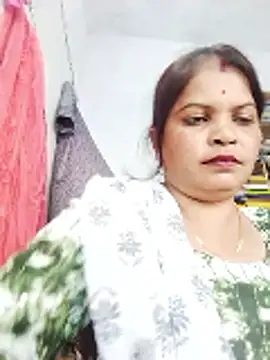 Rajnee33A online show from November 5, 2025, 10:48 am