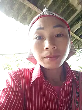 lucybaby00 online show from September 12, 2025, 2:44 am