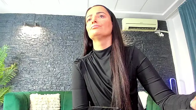 AnneSins online show from October 28, 2025, 7:05 pm