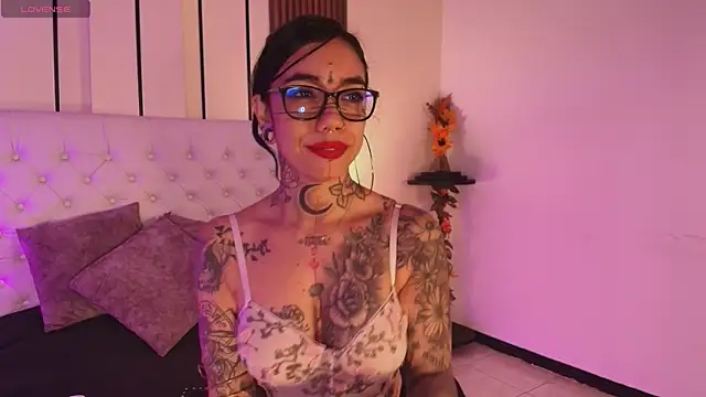 ViolettaAlemida online show from January 7, 2026, 1:13 pm