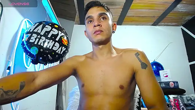 Angel latinboy online show from March 18, 2025, 1:43 am