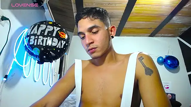 Angel latinboy online show from March 20, 2025, 11:12 pm