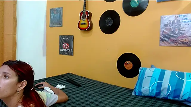 skinnyverus18 online show from December 18, 2025, 7:09 pm