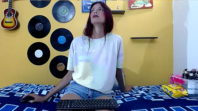 Snapshot of skinnyverus18 chatting on May 2, 2026, 7:19 pm skinnyverus18 online show from May 2, 2026, 7:19 pm