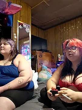 Snapshot of GoddessDess chatting on May 19, 2026, 9:32 pm GoddessDess online show from May 19, 2026, 9:32 pm