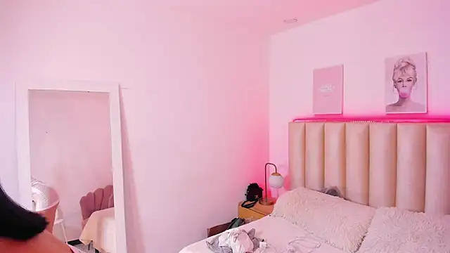 Miacorner  online show from February 28, 2026, 5:41 am