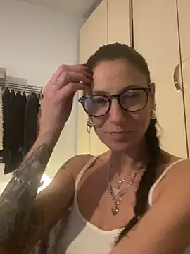 eddivad6974 online show from February 5, 2026, 7:57 am