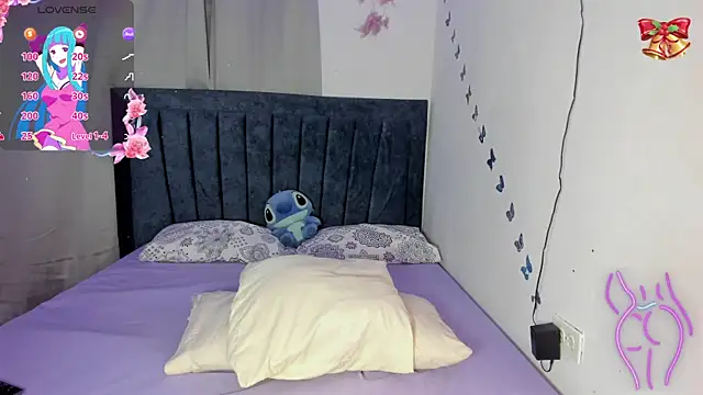 emmie bunny online show from December 16, 2025, 11:21 pm