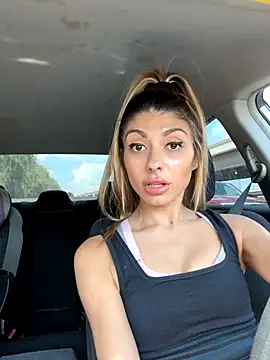 bbgurlnickii online show from September 18, 2025, 8:11 pm