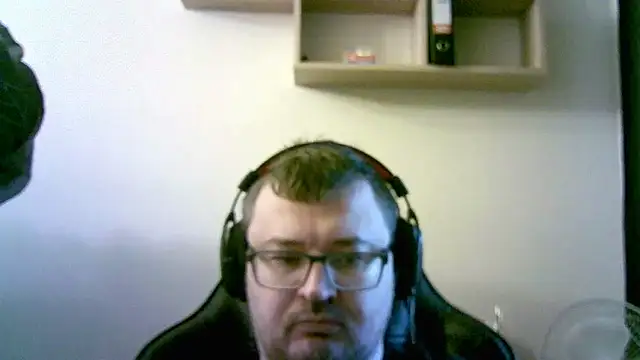 Snapshot of SirAbuser chatting on December 4, 2025, 8:34 am SirAbuser online show from December 4, 2025, 8:34 am