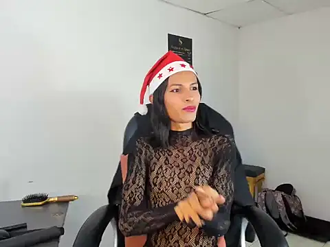 Aisha hotts777 online show from December 2, 2025, 5:08 pm