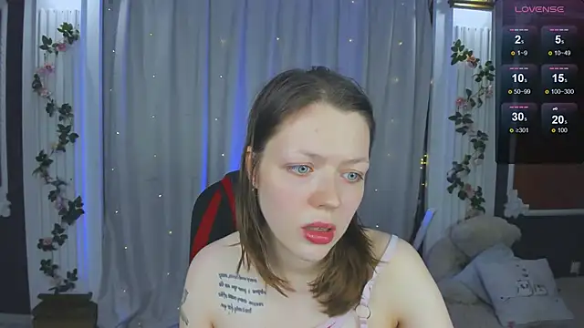 Lunar Lily online show from October 22, 2025, 6:46 am