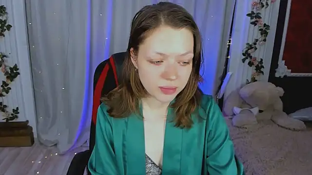 Lunar Lily online show from October 23, 2025, 5:40 am