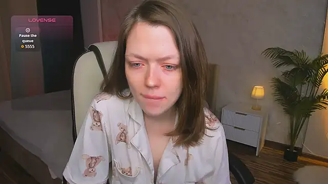 Lunar Lily online show from March 1, 2026, 5:42 am