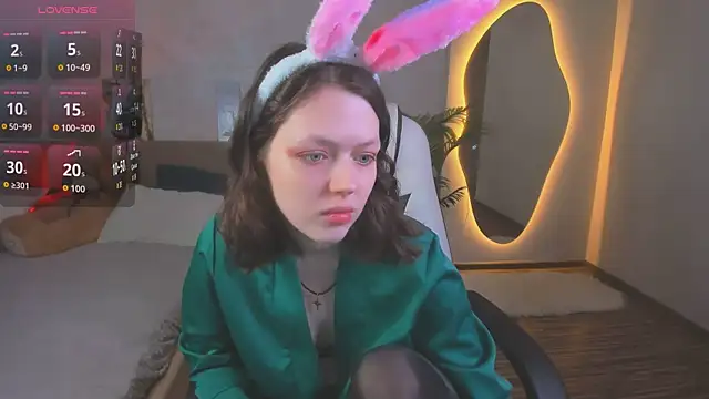 Lunar Lily online show from April 5, 2026, 5:37 am