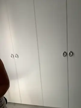 TenderLaGlamor online show from October 3, 2025, 10:23 am