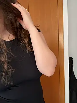 TenderLaGlamor online show from March 4, 2026, 5:19 pm