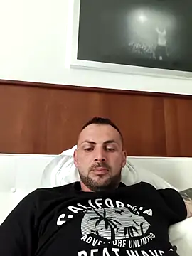 papichulo0099 online show from May 5, 2026, 5:48 am