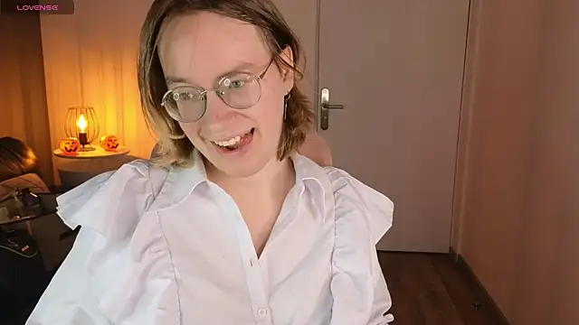 Amanda Butlerr online show from May 23, 2026, 12:20 pm