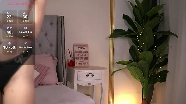 RebeccaRese online show from March 26, 2026, 9:04 am