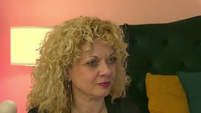 NiaMalkova online show from November 4, 2025, 6:29 pm