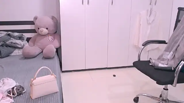 bunny b4nny online show from September 24, 2025, 2:42 pm