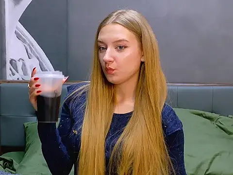 Snapshot of DarcyWilsy chatting on October 21, 2025, 7:03 pm DarcyWilsy online show from October 21, 2025, 7:03 pm